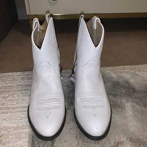 Ariat white cowgirl boots!